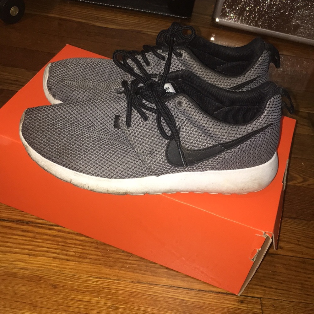 Nike Grey Roche